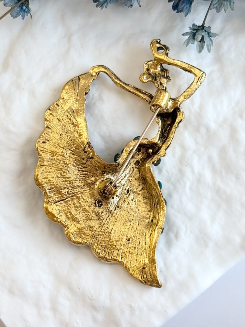 Mint Flamenco Dancer Peacock Gold Toned Textured Floral Vintage Style Brooch Pin - Picture 11 of 16